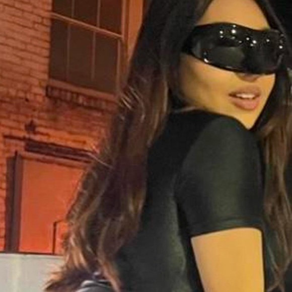 Chanel Black Oversized Sunglasses - Picture 3 of 3